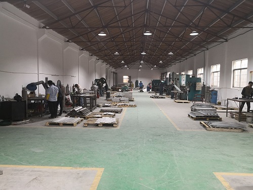 線性排水溝生產現(xiàn)場